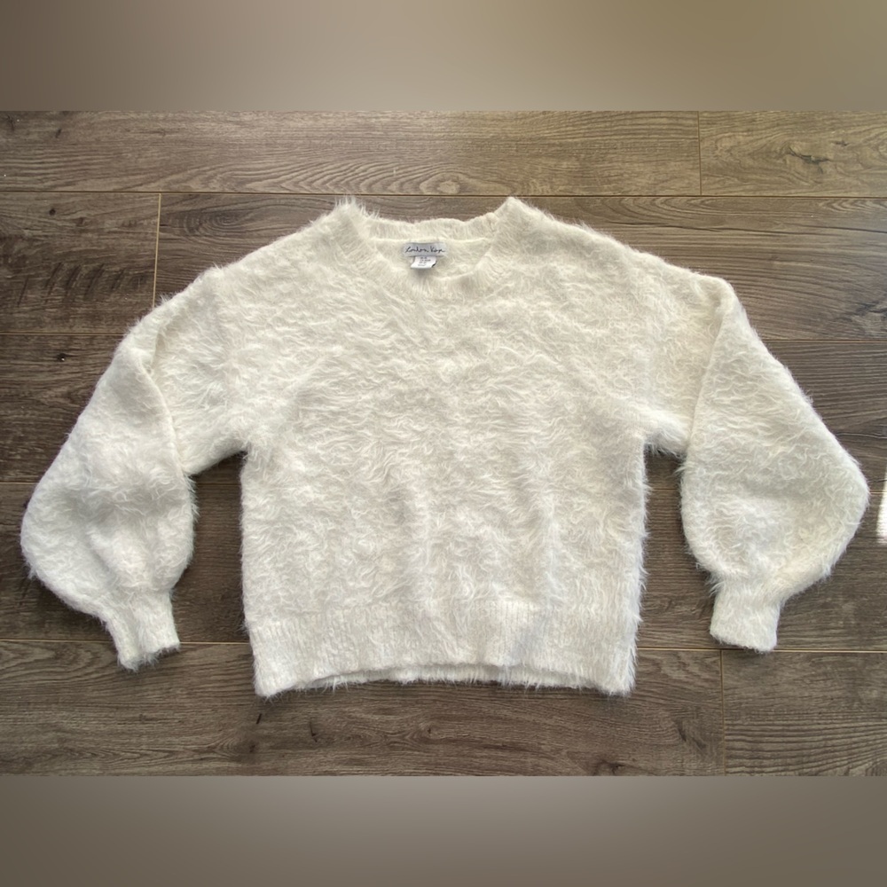 London Kaye white oversized fluffy fuzzy crewneck knit sweater w/ balloon sleeve